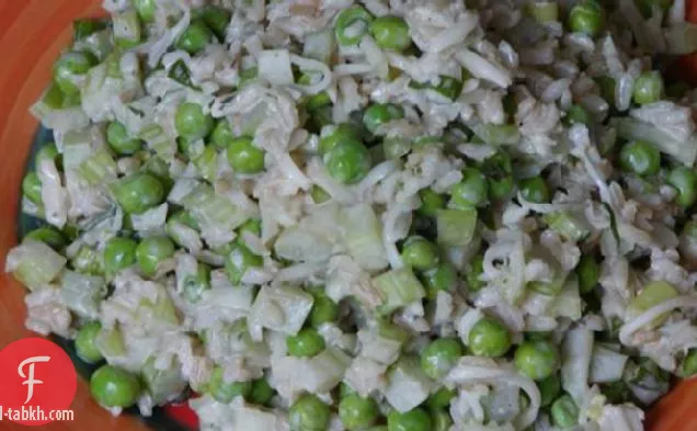 سلطة البازلاء والأرز مع صلصة اللبن