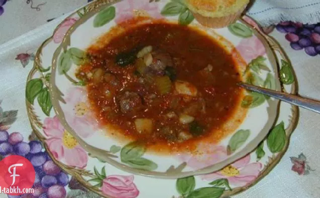 حساء اللحم البقري والخضار مع الفطر