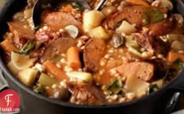 مطهو ببطء الإيطالية السجق الحساء