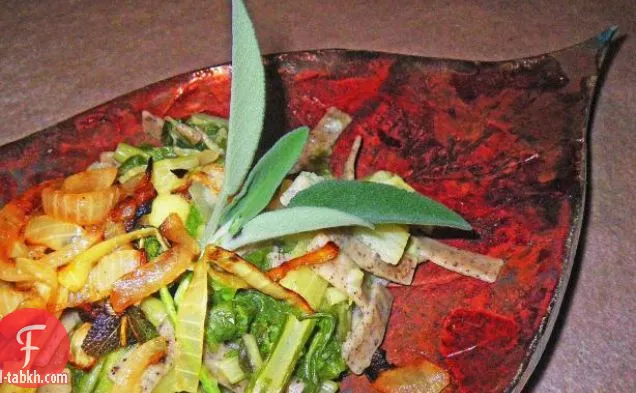 السلق السويسري مطهو ببطء مع الزبيب والصنوبر والجوز