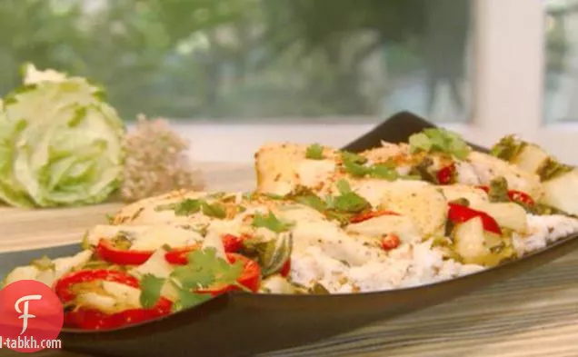 دجاج بالكاري الأحمر بالسمسم مع بوك تشوي وأرز جوز الهند الحلو