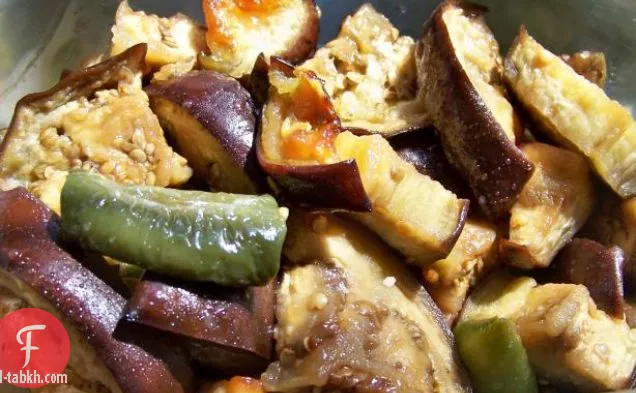 باذنجان مشوي بالعسل مع الفلفل الحار