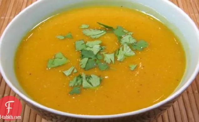 الخريف الذهب الجوز حساء الاسكواش-مع النكهات التايلاندية مستوحاة