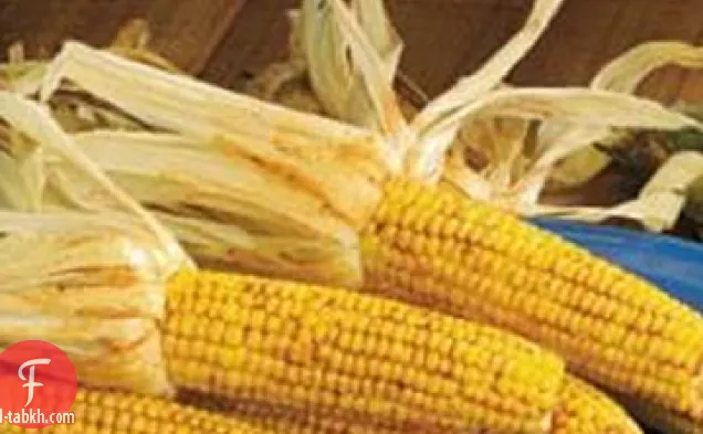سانتا في الذرة على قطعة خبز