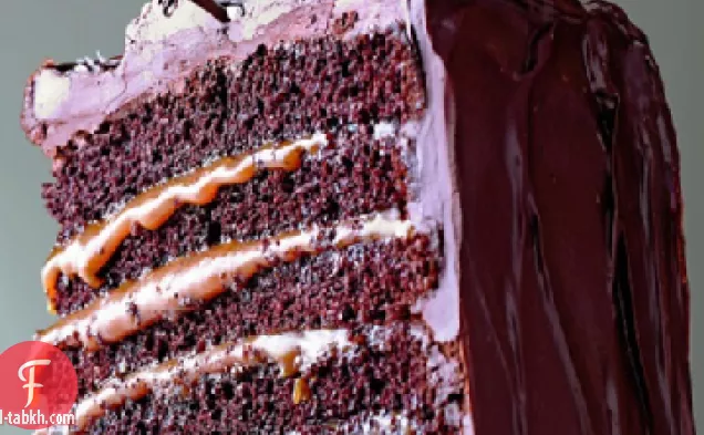كعكة الشوكولاتة ذات الست طبقات المملحة بالكراميل