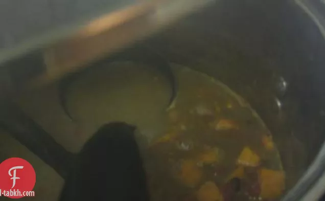 شوربة الفاصوليا السوداء والبطاطا الحلوة