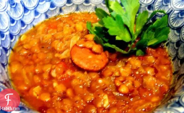 شوربة العدس والطماطم والكوريزو