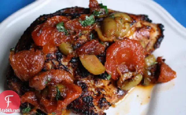 طاجين الدجاج المغربي مع الطماطم المجففة والخرشوف