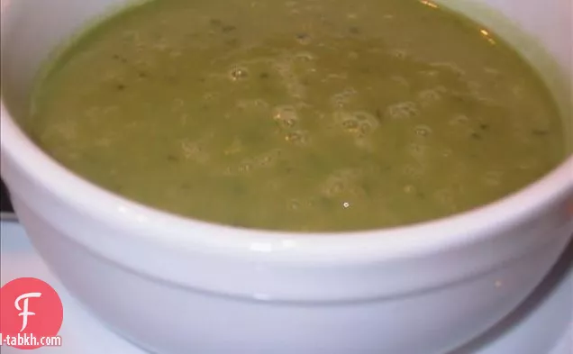 شوربة البروكلي اللذيذة