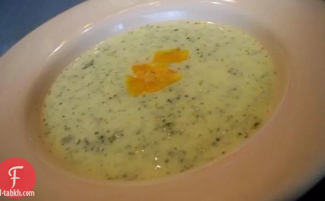 شوربة البروكلي والجبن