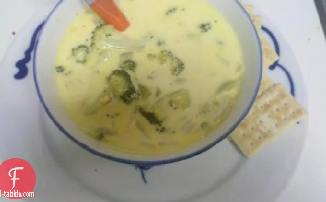 شوربة البروكلي بالجبن والكينوا