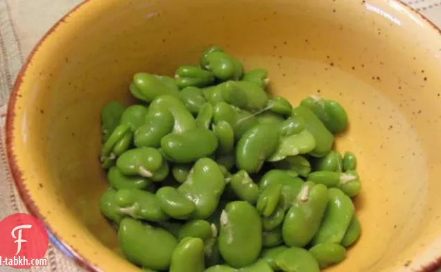 فافاس بورتوغيزا (فاصوليا عريضة مع لحم الخنزير المقدد والأعشاب )
