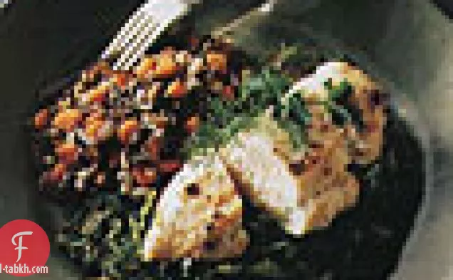 دجاج مشوي فوق بورسيني مطهو ببطء وملفوف سافوي