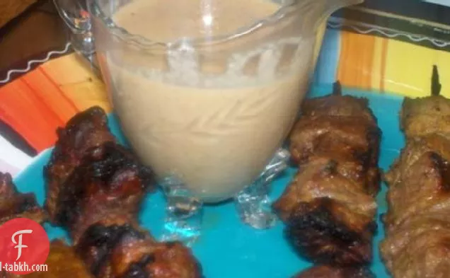 ساتيه لحم البقر مع صلصة الفول السوداني