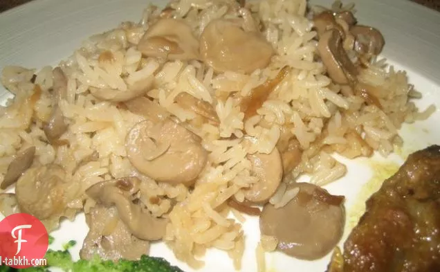 قطع لحم الخنزير والبصل والأرز طاجن