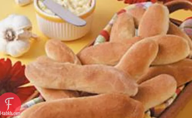 أعواد الخبز مع زبدة البارميزان