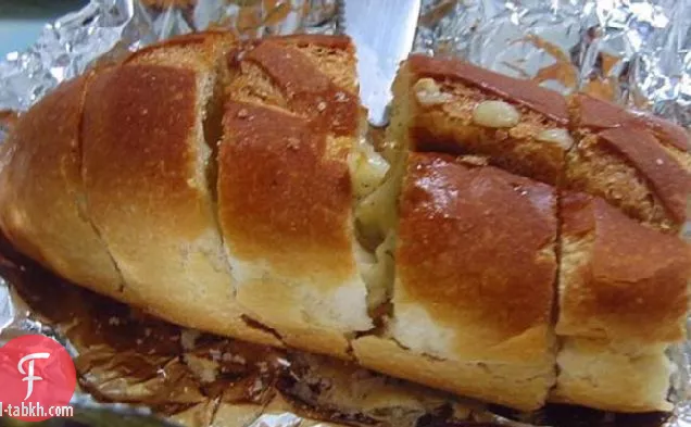 خبز الثوم مع جبن موزاريلا