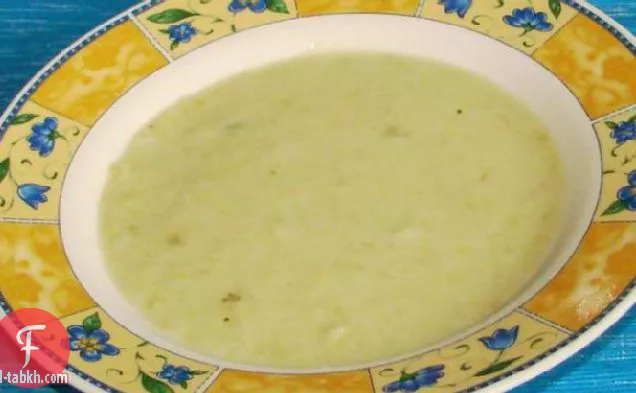 حساء البطاطا الفرنسية مع الكراث