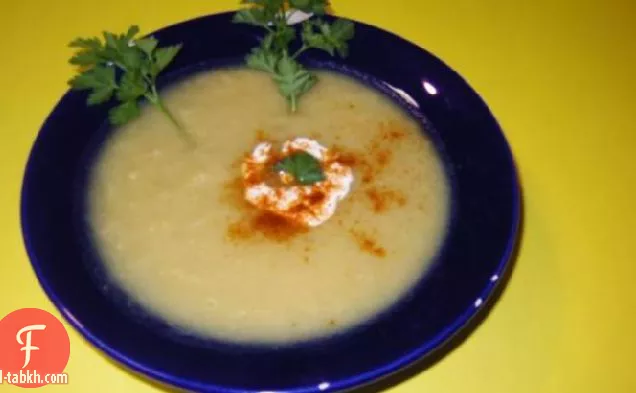 شوربة الجزر الأبيض والكراث