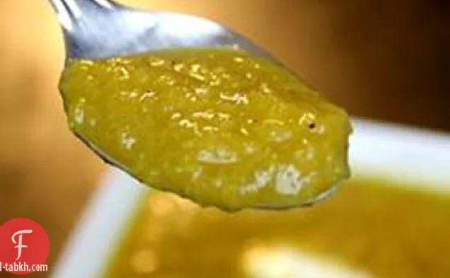 شوربة التفاح والكراث بالكاري