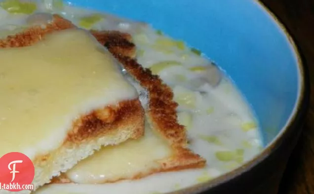 حساء الكراث مع الخبز المحمص بري