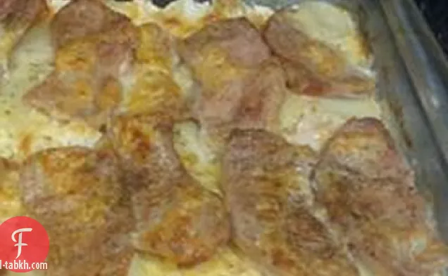 البطاطا سكالوب وشرائح لحم الخنزير