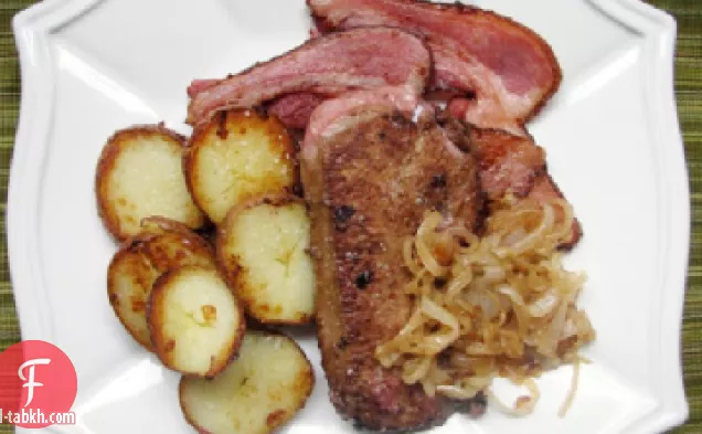 العجول الكبد مع البصل ولحم الخنزير المقدد والبطاطا