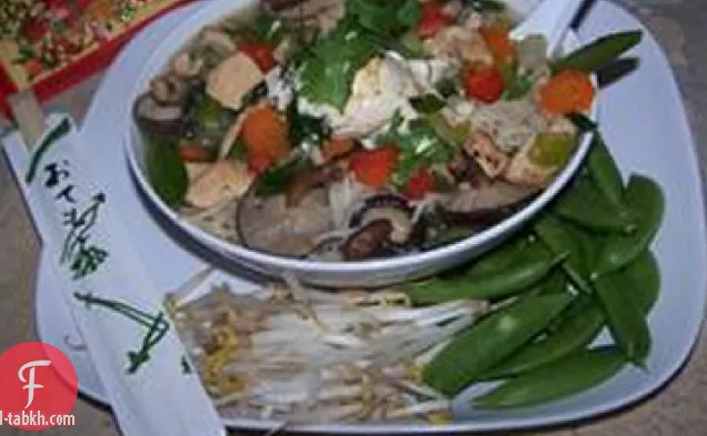 شوربة الدجاج المعكرونة الآسيوية