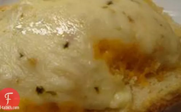 خبز الجبن مفعم بالحيوية