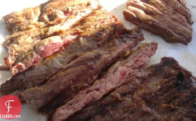شريحة لحم مشوية متبلة بالأعشاب