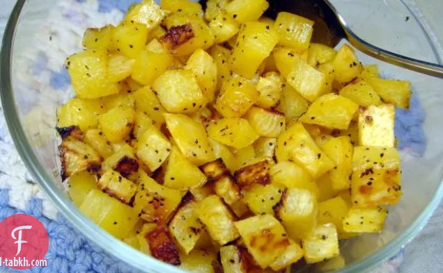 يخنة لحم بقري سهلة مخبوزة في فرن هولندي من الحديد الزهر