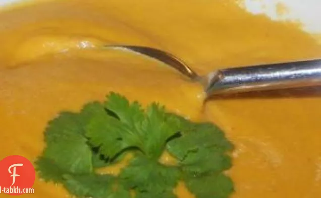 حساء البطاطا الحلوة بالكاري الأحمر