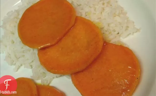 شريحة لحم تنورة مشوية والبطاطا الحلوة مع صلصة الأعشاب