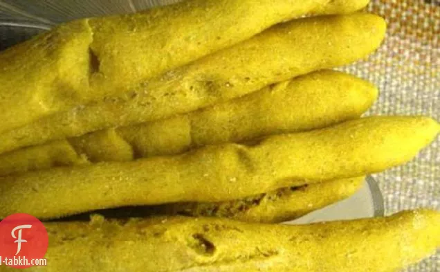 أعواد خبز البطاطا الحلوة من دقيق الذرة