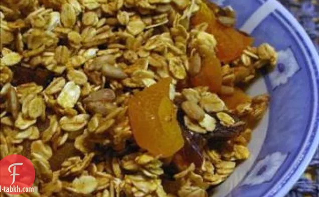 جرانولا مخبوزة منزلية الصنع (دهون أقل)
