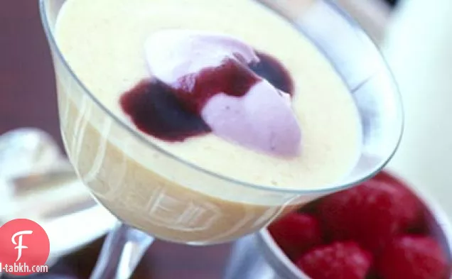 شوربة الخوخ جورجيا المبردة مع كريم التوت