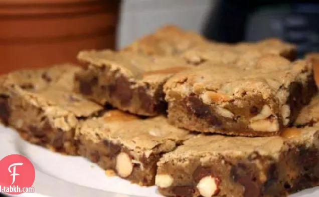 مطاطية ، بلونديز مكتنزة