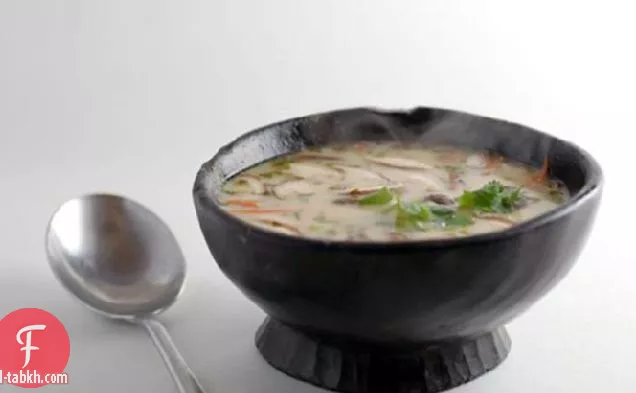 شوربة دجاج جوز الهند