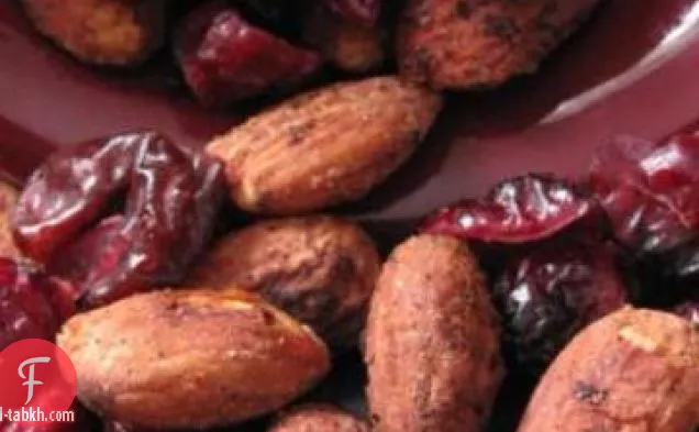 المكسرات الحلوة والمالحة والتوت البري