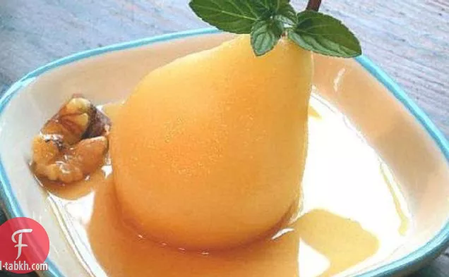الكمثرى مسلوق مع شراب الزنجبيل عصير التفاح