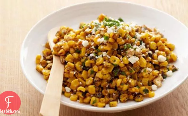 سلطة الذرة المشوية مع الليمون والفلفل الأحمر والكوتيجا