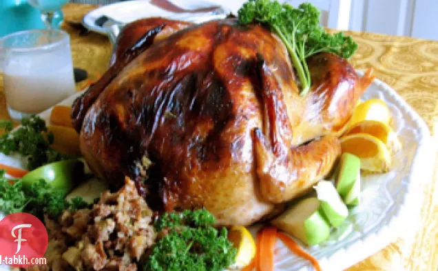 الديك الرومي المشوي مع المريمية والبصل ومرق الحوصلة