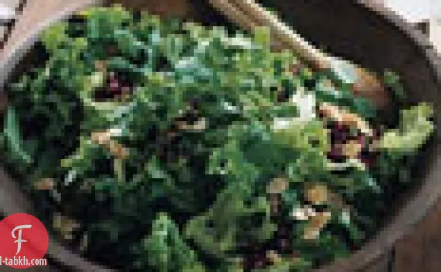 الخس الأخضر ، الرمان ، وسلطة اللوز