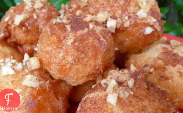 لوكوماثيس: نفث العسل