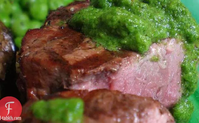 لحم بقري أرجنتيني من خشب البلوط مع صلصة تشيميشوري