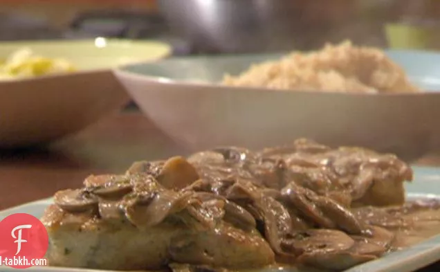 دجاج كريمة الطرخون (دجاج لا فالي دوج) ، أرز كاممبير مع الهندباء الدافئة والتفاح
