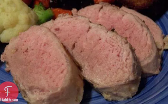 الخاصرة من لحم الخنزير في النبيذ الأبيض مع الثوم والشمر وإكليل الجبل