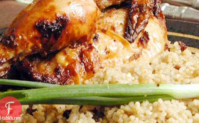 حمام ماهشي بي برغل (دجاج كورنيش مع البرغل والزبيب والصنوبر)