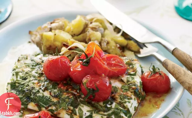 سمك الهلبوت المشوي مع الإصبعيات المحطمة وزبدة الطماطم