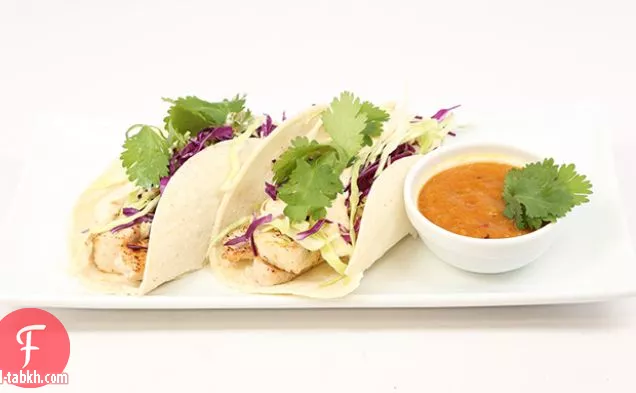 ماهي ماهي سندويشات التاكو مع شبوتل سلو وصلصة الأناناس المحمصة